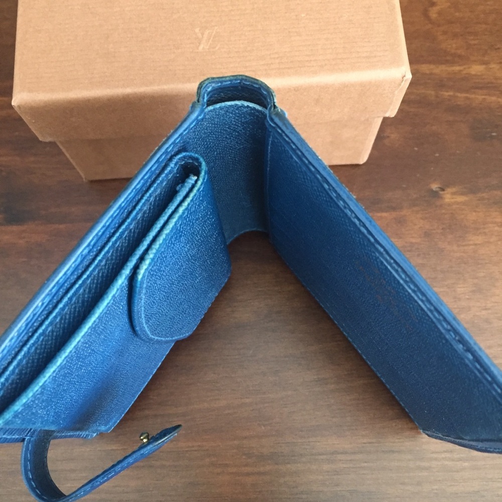 Authentic Louis Vuitton Wallet in Blue Epi Leather with Box - Great CONDITION! - Picture 8 of 9